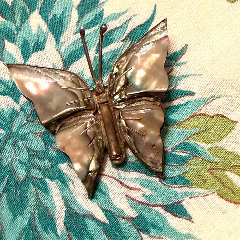 Vintage butterfly 🦋 Mexican Abalone/Sterling Silver Butterfly Brooch - Picture 5 of 11